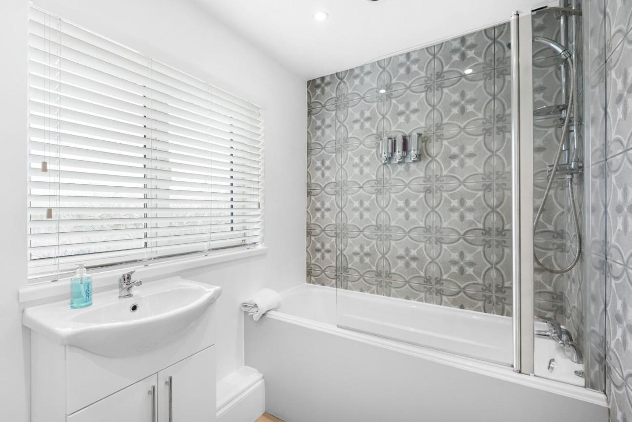 Off Road Parking, Garden, Smart Tv'S In All Rooms! Morriston Exteriér fotografie